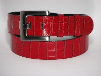 Lady belts - Classic Lady belts - 14811667 / 40, èrni nikelj saten Klasièni ženski usnjeni pasovi so sestavljeni iz dveh plasti. Ženski usnjeni pasovi so izdelani iz govejega usnja, serija 220000. Usnjeni pasovi izvedbe premium so  podloženi s pravim usnjem, v izvedbi klasik so ženski pasovi podloženi s plastjo iz recikliranega usnja.